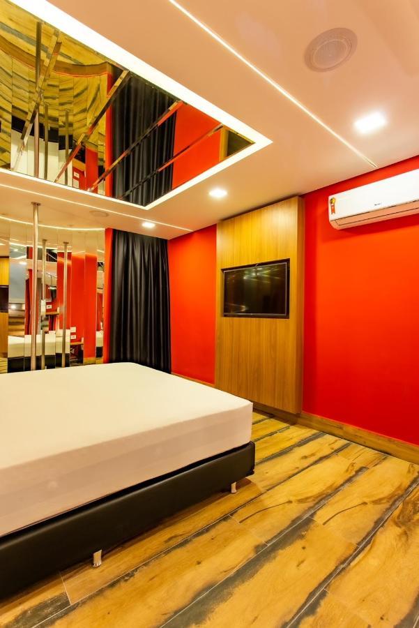 Drops Motel Brasilia นูเคลโอบันเดรานชิ ภายนอก รูปภาพ